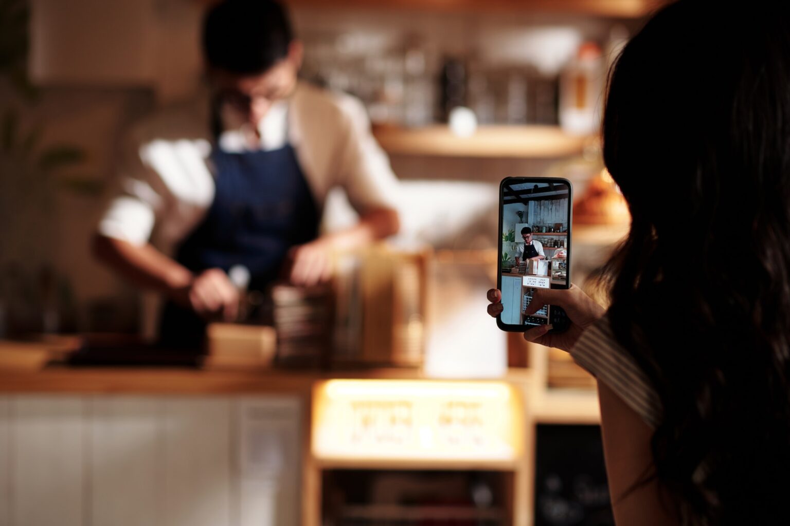 Sumérgete en mi nuevo podcast '10 formas de elevar tu marketing de contenido' y transforma tu estrategia con consejos prácticos y efectivos.